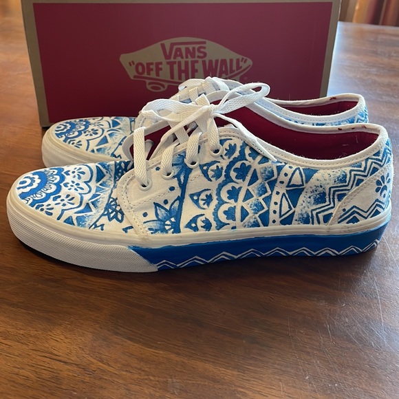 Custom painted new Vulcanized Vans white & blue Henna style - Picture 6 of 11